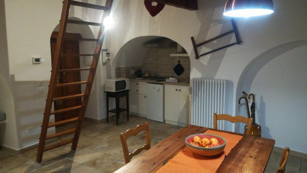 Trullo al vicoletto al civico 10, civico 8, civico 7 - 6