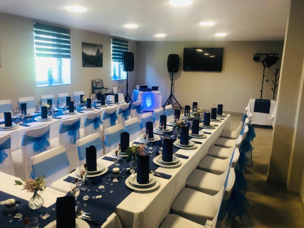 TV a/nebo společenská místnost v ubytování LAGUNA Hotel & Restaurant