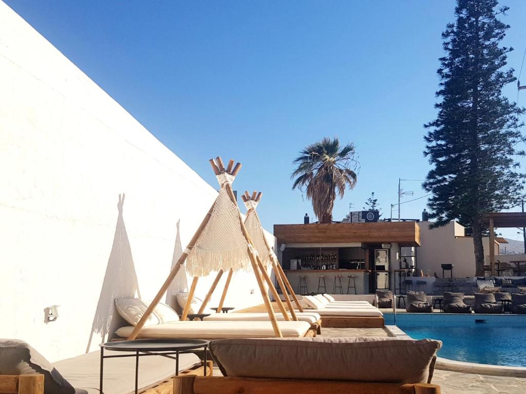 Basen w obiekcie Mira Living Concept Suites Adults Only lub w pobliżu
