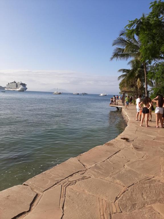  RESIDÊNCIA RUA DAS PEDRAS PRAIA Buzios UTENSÍLIOS DE COZINHA ELETRO ECONOMIA FAZER SEU ALMOÇO LANCHE NA CASA PODE FAZER TUDO A PÉ