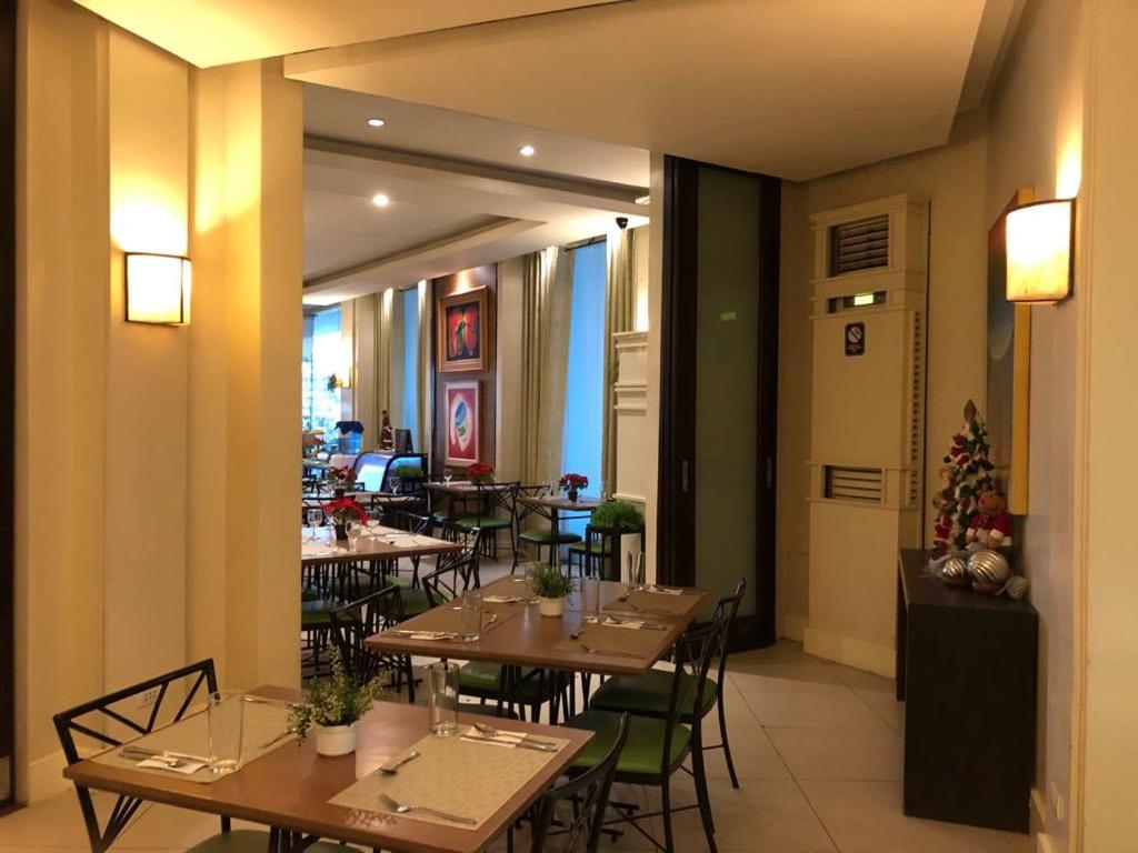 Restoran või mõni muu söögikoht majutusasutuses Hotel Lorenza