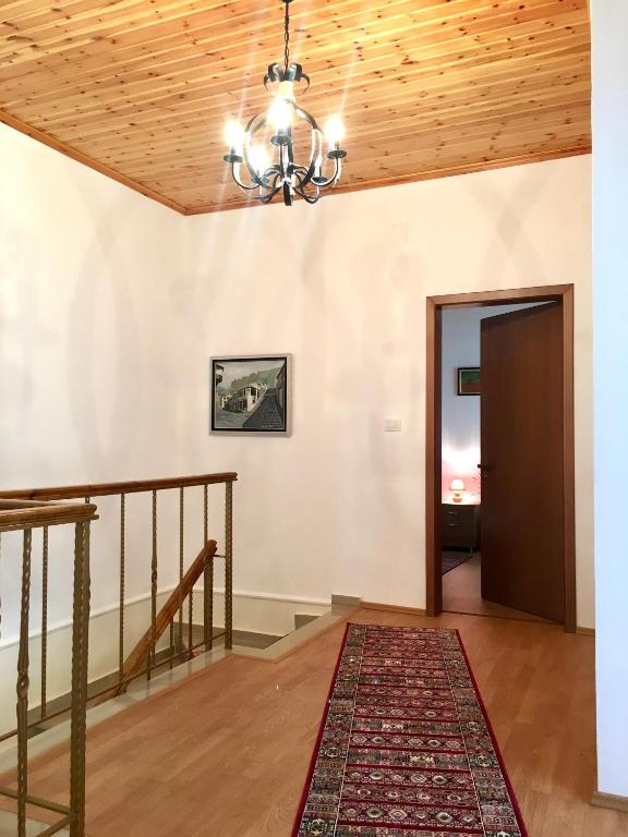 Fotografie z fotogalerie ubytování Grandpa’s Home v destinaci Gjirokastër