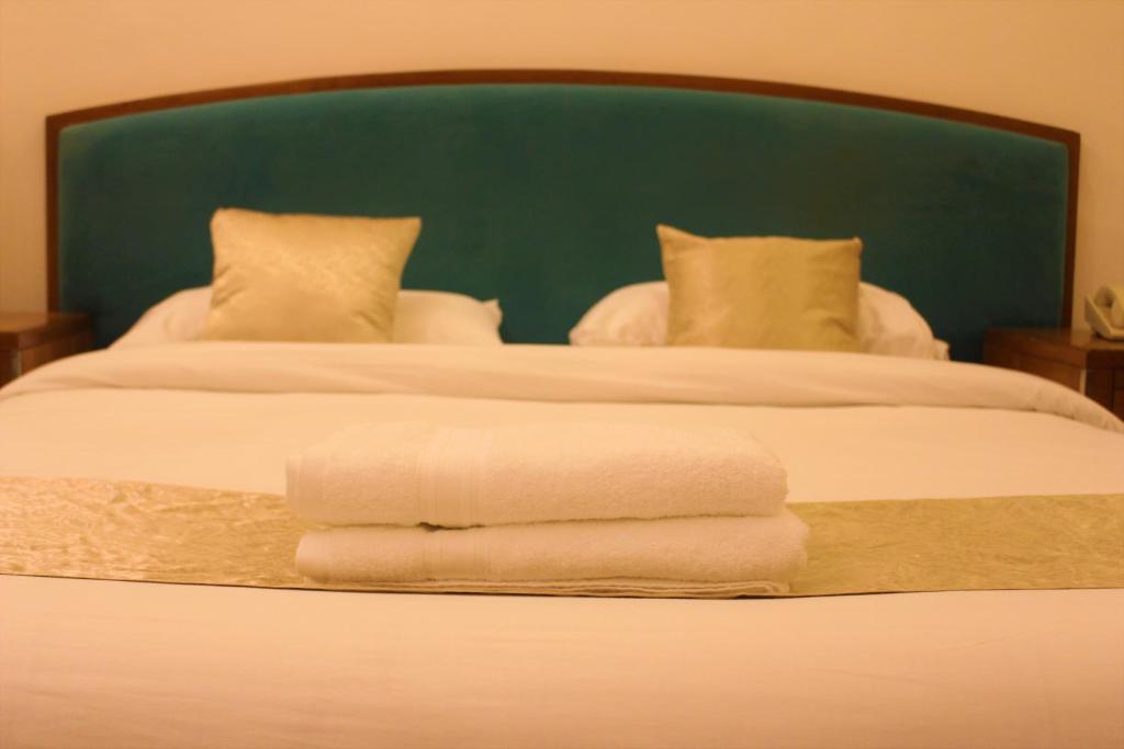 Postel nebo postele na pokoji v ubytování New MerryLand Hotel