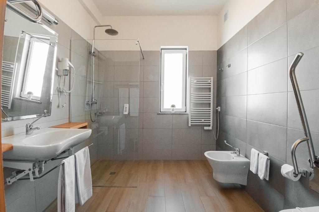 a bathroom with a sink and a toilet at Solar de Mos in Lagos