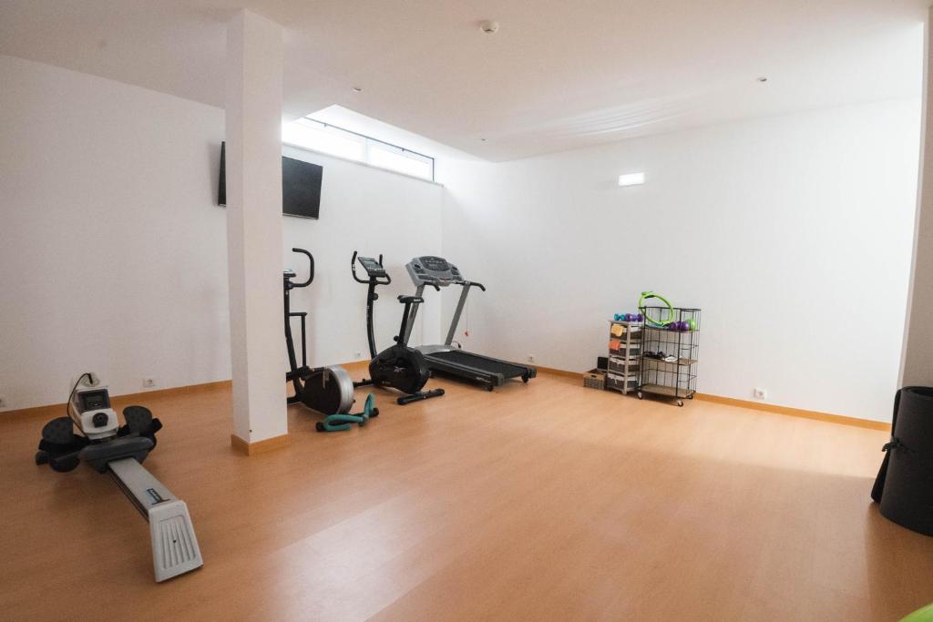 an empty room with treadmills and exercise bikes in it at Solar de Mos in Lagos