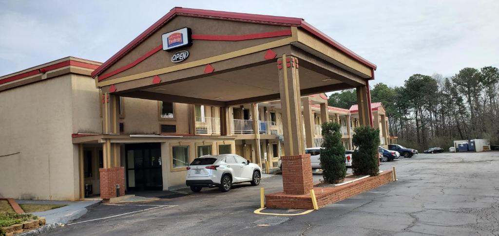 Afbeelding uit fotogalerij van FairBridge Inn & Suites in McDonough