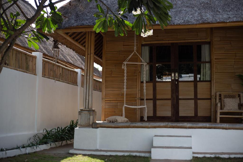 Bamboo Bungalows - 14