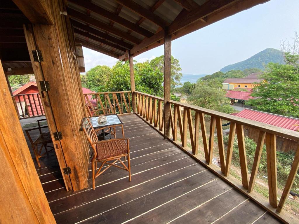 Nespecifikovaný výhled na hory nebo výhled na hory při pohledu z hostelu
