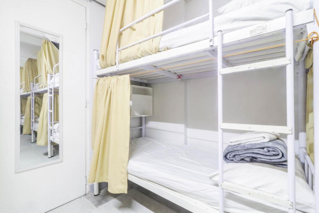 Postel nebo postele na pokoji v ubytování ARK Hostel City Center Manila