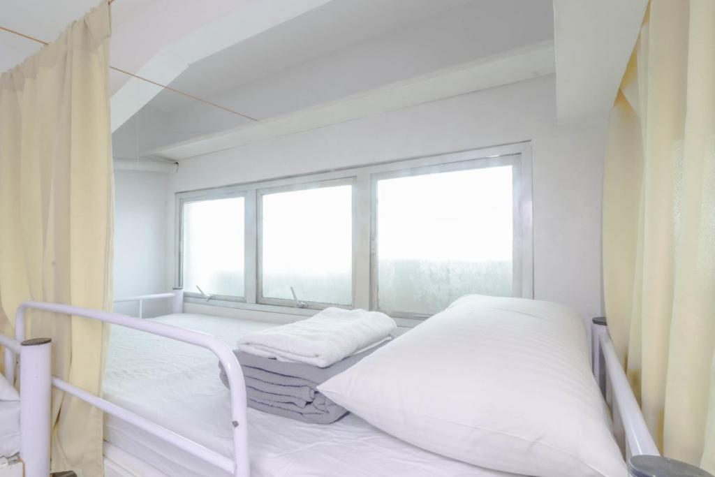 Postel nebo postele na pokoji v ubytování ARK Hostel City Center Manila
