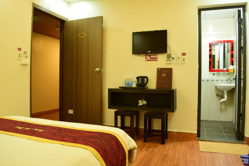 Phuong Nam Hotel - 11