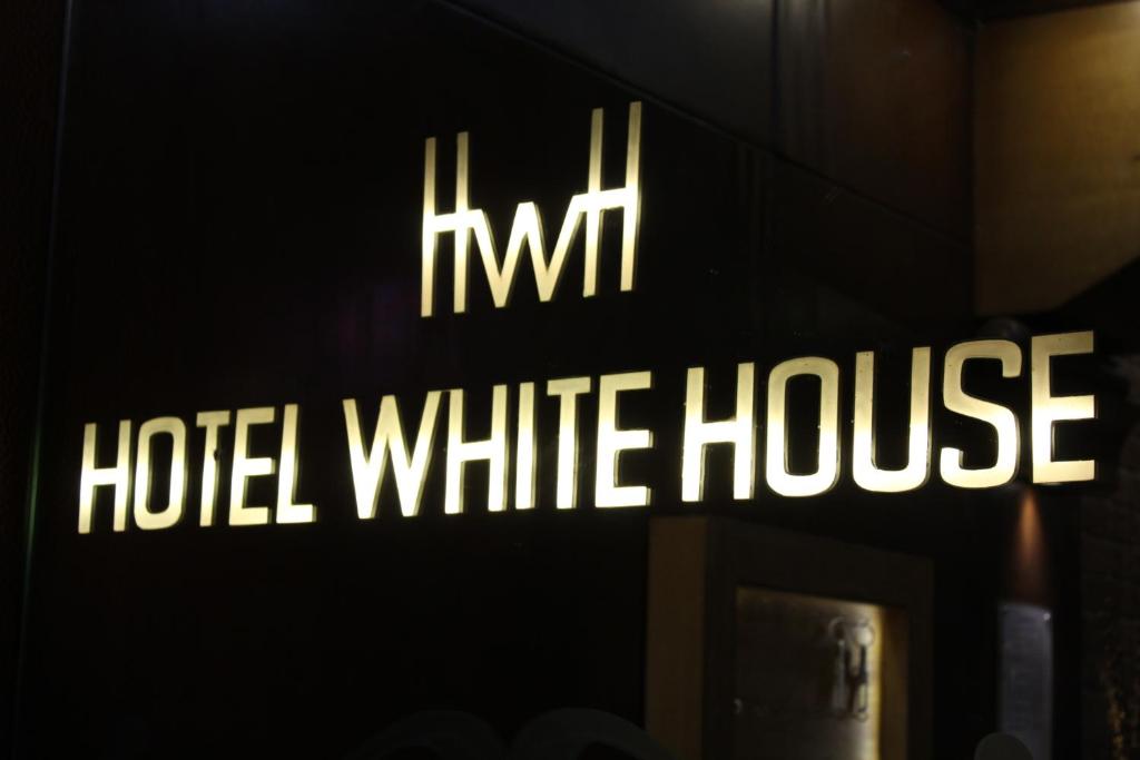 Certifikát, hodnocení, plakát nebo jiný dokument vystavený v ubytování Hotel White House