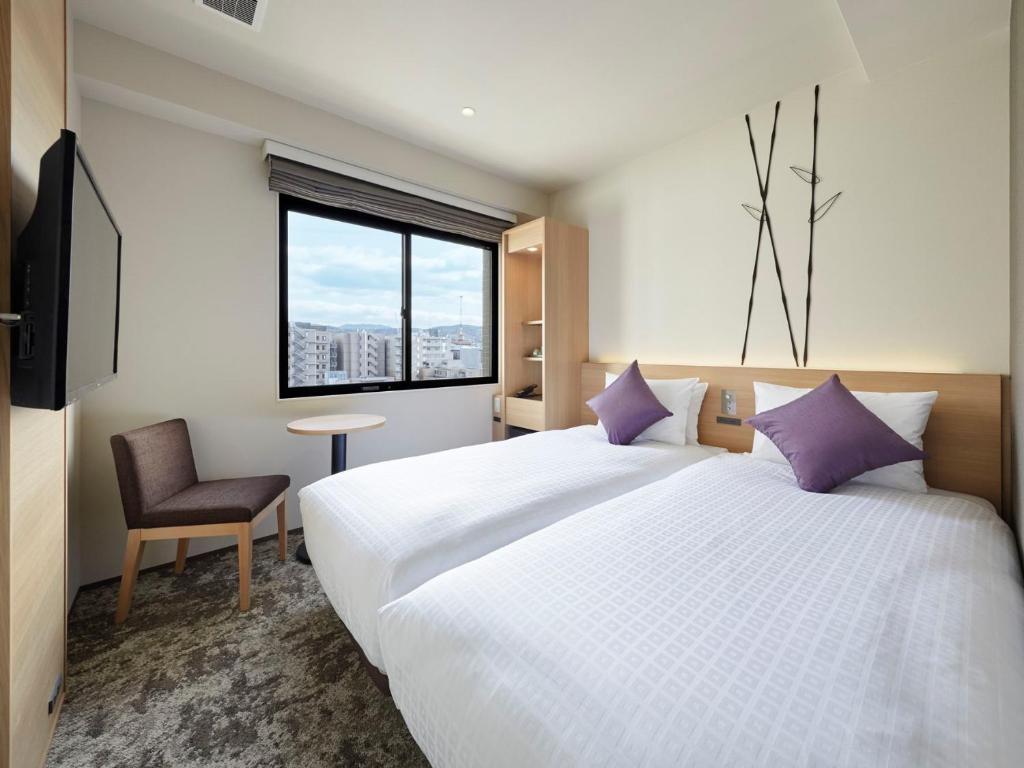 Postel nebo postele na pokoji v ubytování Royal Twin Hotel Kyoto Hachijoguchi