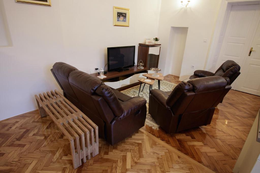 TV a/nebo společenská místnost v ubytování Little Vienna Gold Apartment