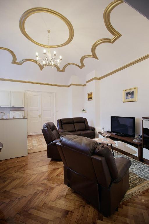 TV a/nebo společenská místnost v ubytování Little Vienna Gold Apartment