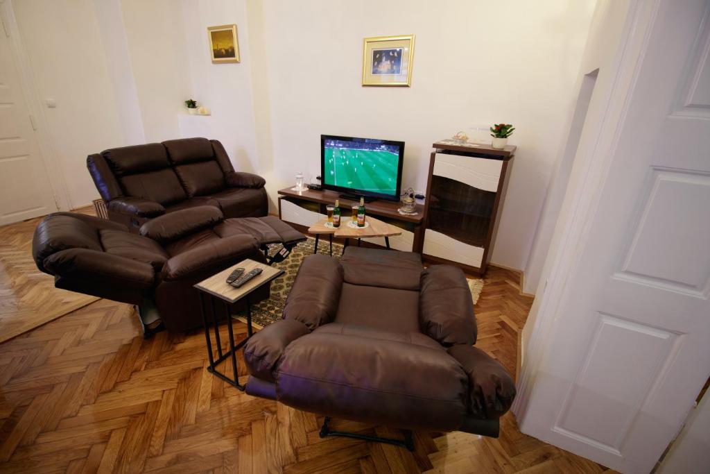 TV a/nebo společenská místnost v ubytování Little Vienna Gold Apartment