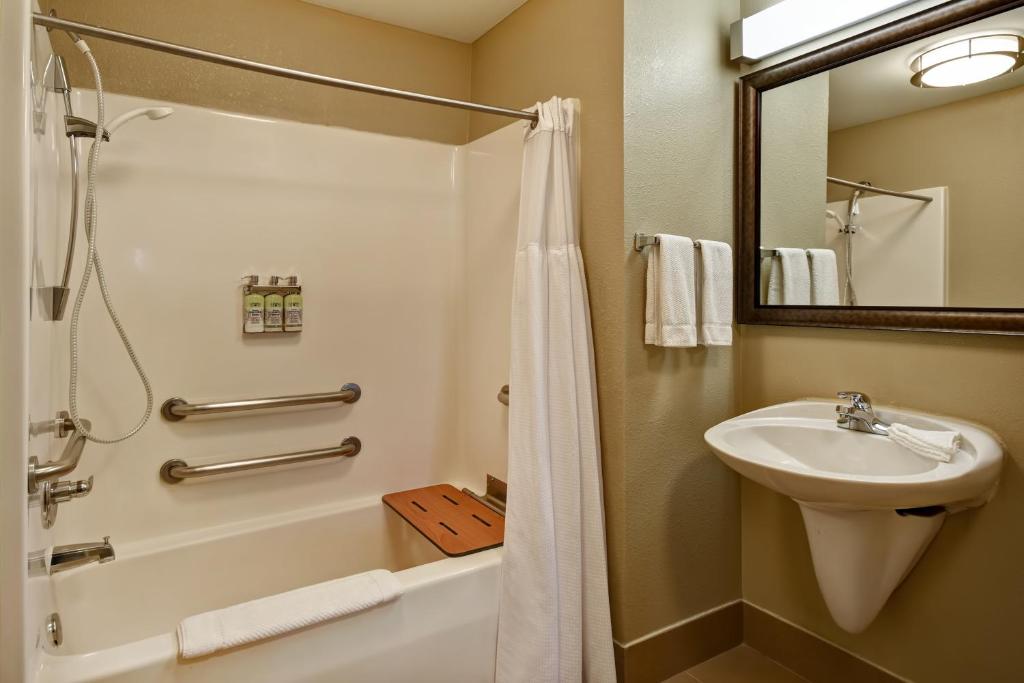 Staybridge Suites Grand Rapids-Kentwood by IHG - Queen Studio - Toegang Voor Gehandicapten