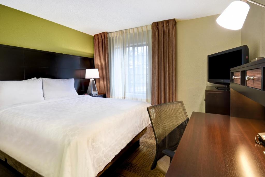 Staybridge Suites Grand Rapids-Kentwood by IHG - Two-Bedroom Suite With One King And One Queen Bed