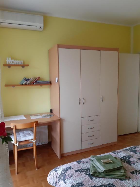 Postel nebo postele na pokoji v ubytování Apartments and Rooms Knez