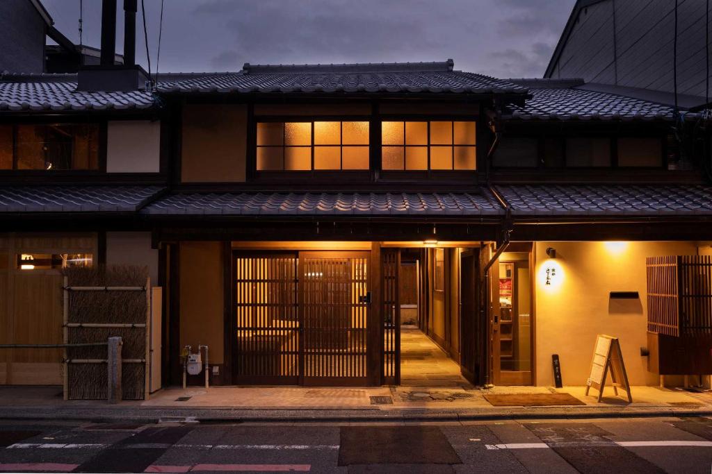 a building with its doors lit up at night at Kanade Matsubaragokomachi-Momijittei in Kyoto