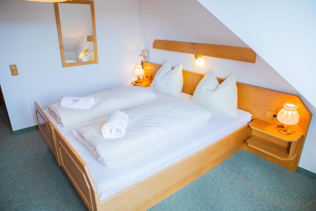 Postel nebo postele na pokoji v ubytování Landhotel Haagerhof