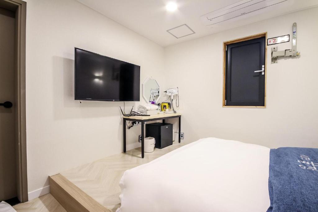 Postel nebo postele na pokoji v ubytování Gguljam Hotel