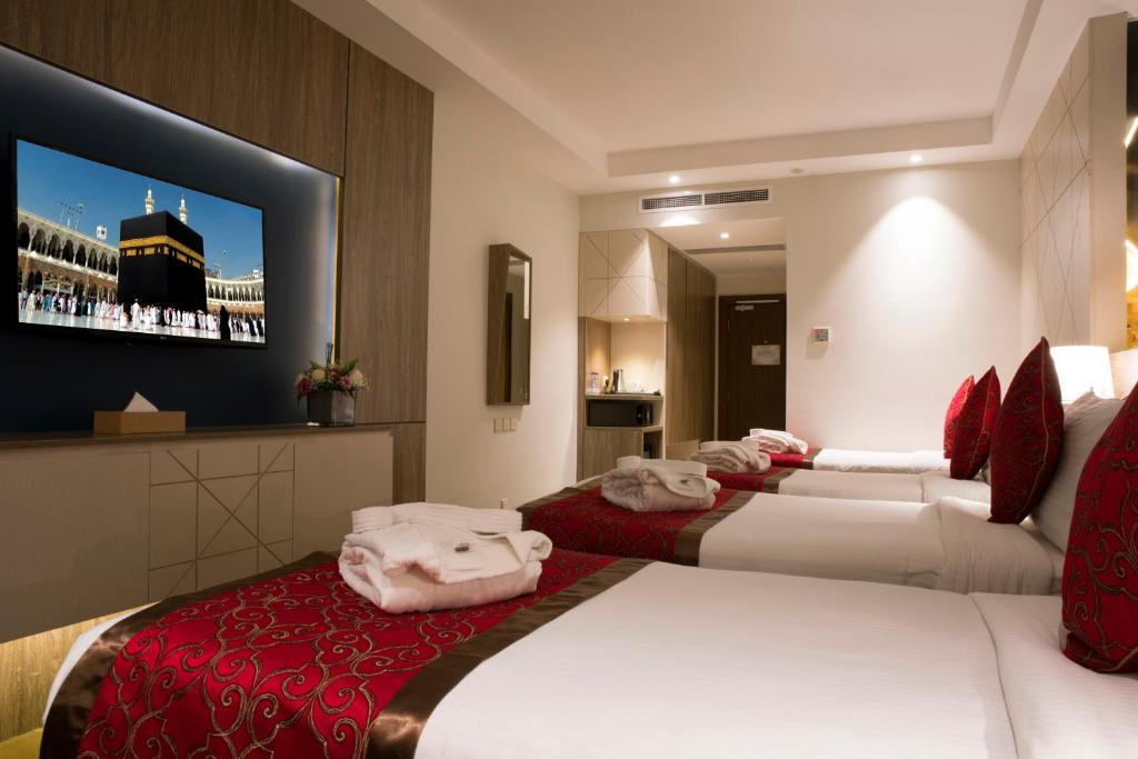 Postel nebo postele na pokoji v ubytování Hibatullah Hotel Makkah