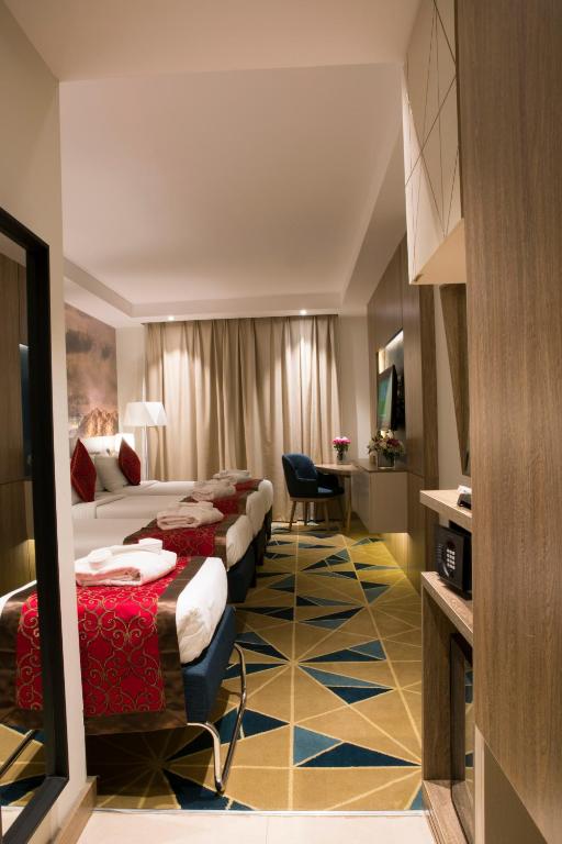 Postel nebo postele na pokoji v ubytování Hibatullah Hotel Makkah
