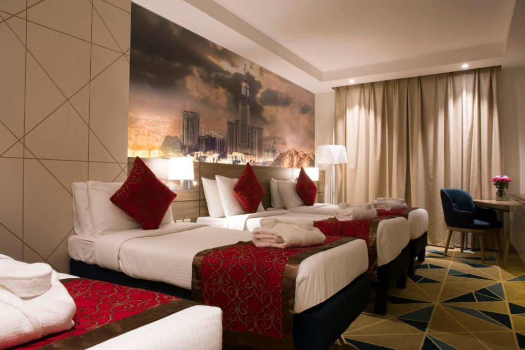 Postel nebo postele na pokoji v ubytování Hibatullah Hotel Makkah