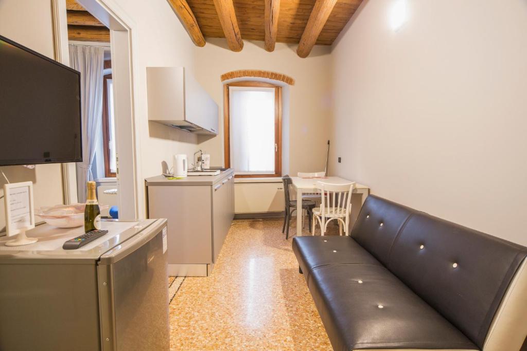 Kuchnia lub aneks kuchenny w obiekcie Torre Soave - Locazione Turistica