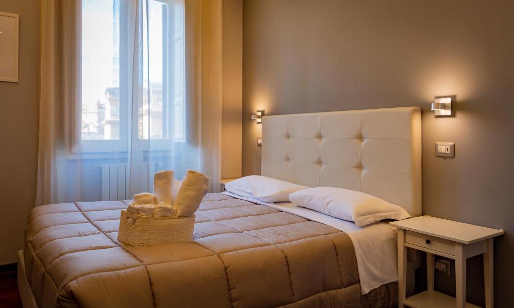Postel nebo postele na pokoji v ubytování Borghese Executive Suite