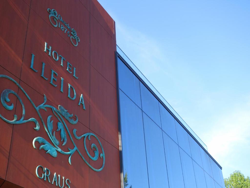 a sign on the side of a building at Hospedium Hotel Lleida in Graus