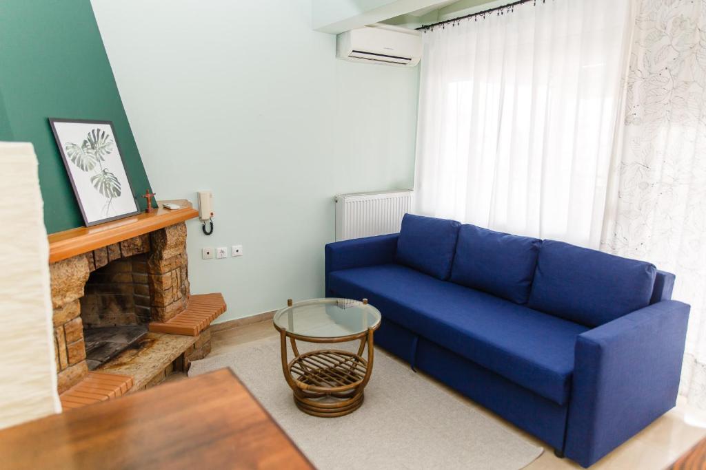 A seating area at Velis apartment Thessaloniki