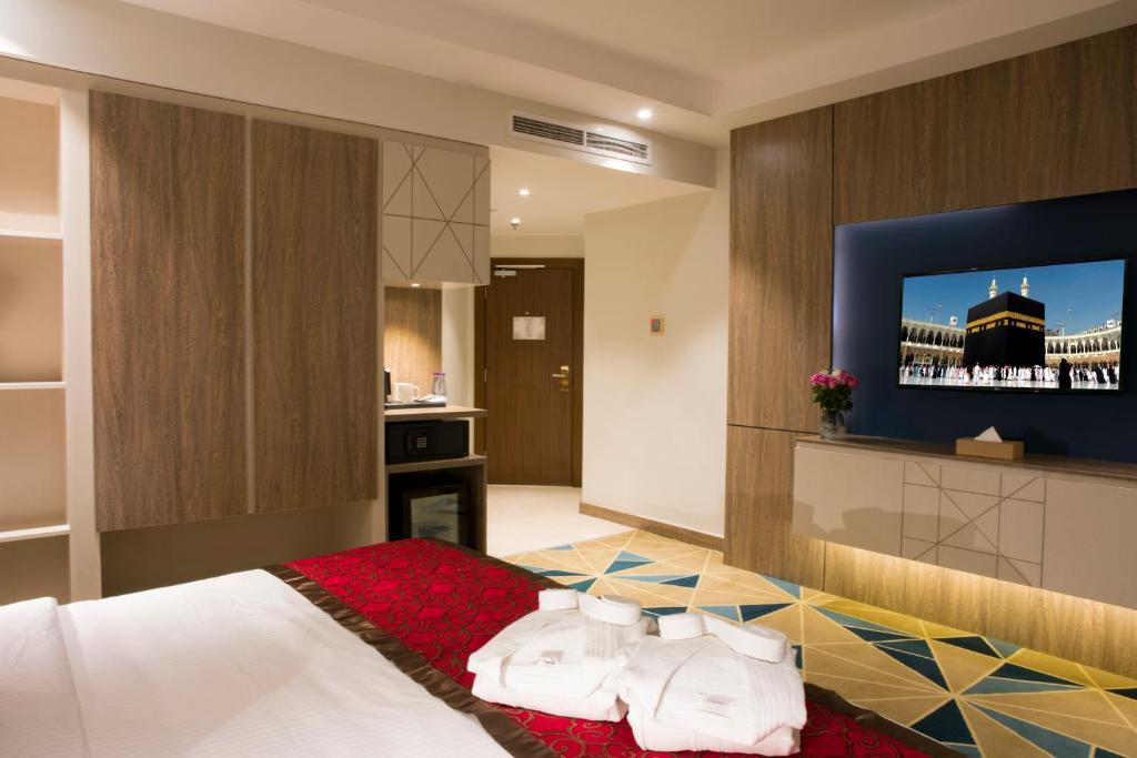 Postel nebo postele na pokoji v ubytování Hibatullah Hotel Makkah