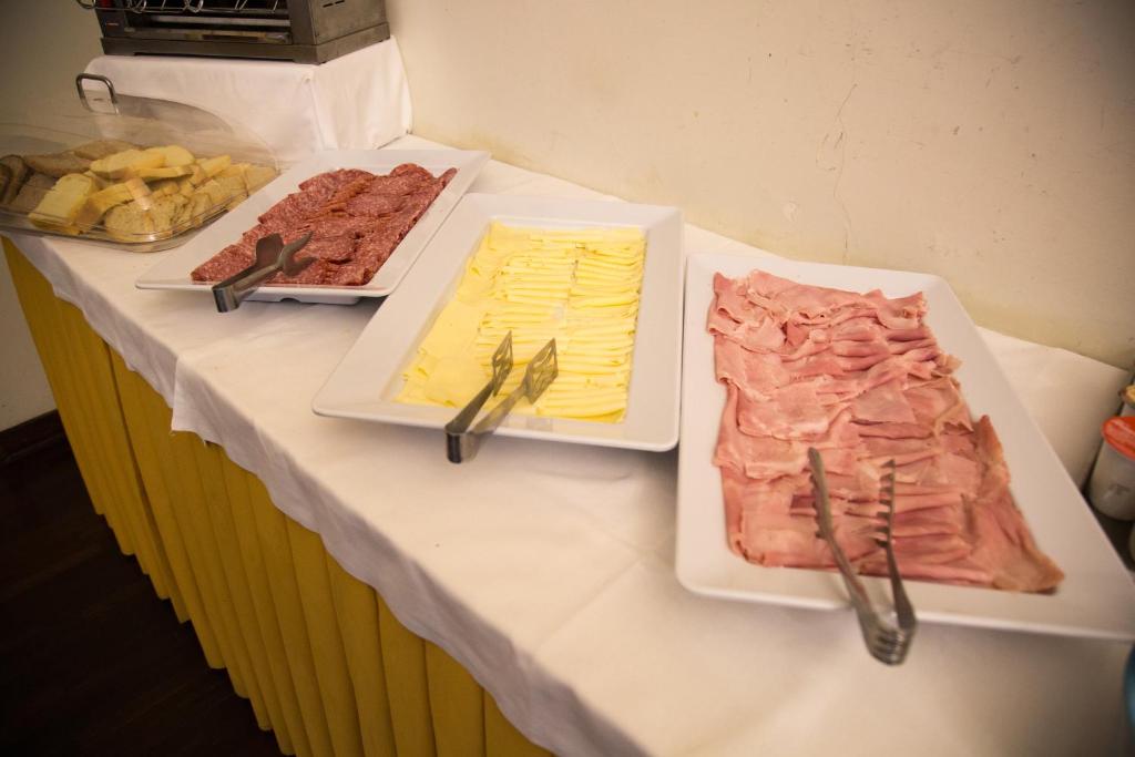 Eten bij of ergens in de buurt van het hotel

