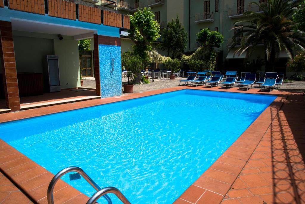 Het zwembad bij of vlak bij HG Hotel Cappelli