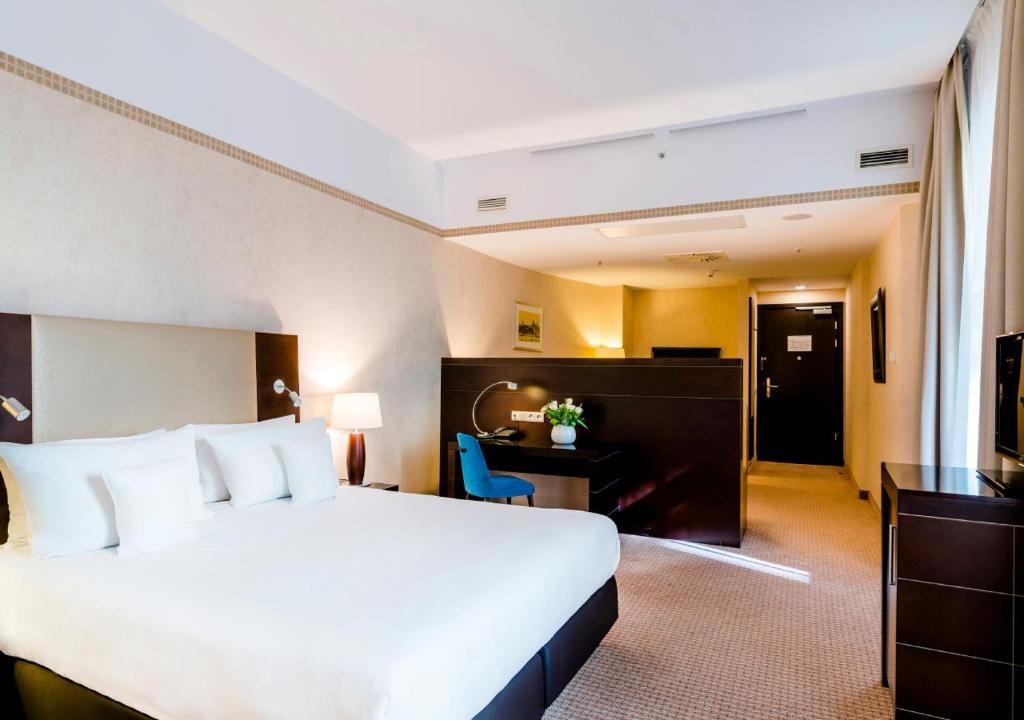 Posteľ alebo postele v izbe v ubytovaní Hotel Polonia Palace