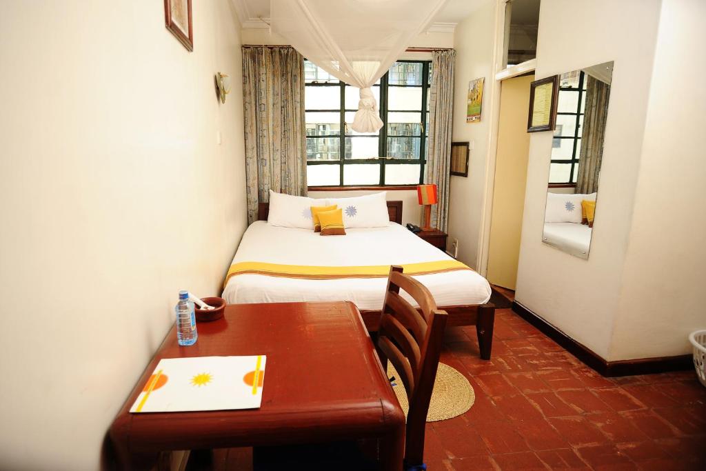 Postel nebo postele na pokoji v ubytování Kenya Comfort Hotel