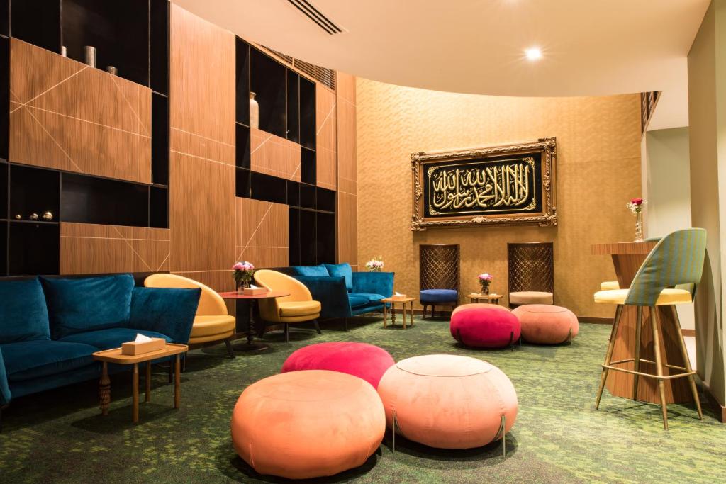Posezení v ubytování Hibatullah Hotel Makkah