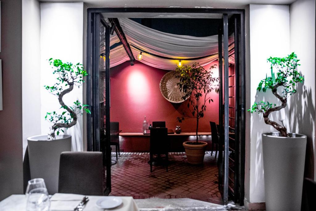 A seating area at Hotel dei Cavalieri Caserta - La Reggia