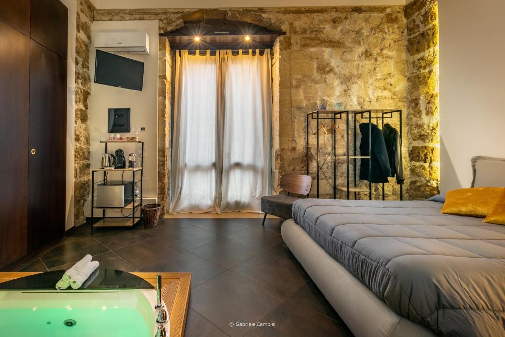Postel nebo postele na pokoji v ubytování GARIBALDI MAISON DE CHARME