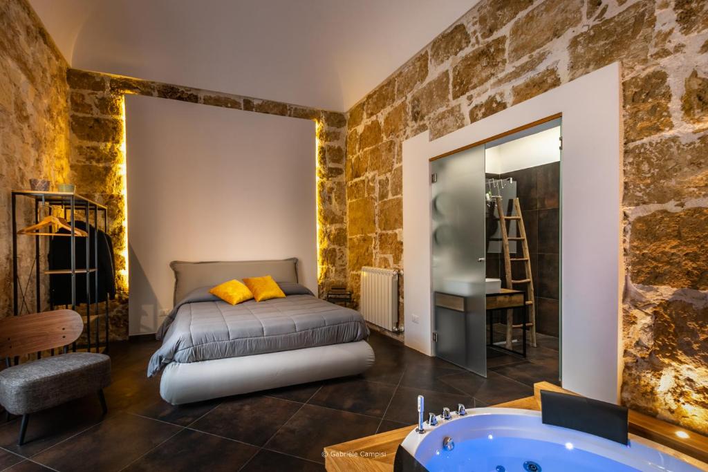 Postel nebo postele na pokoji v ubytování GARIBALDI MAISON DE CHARME