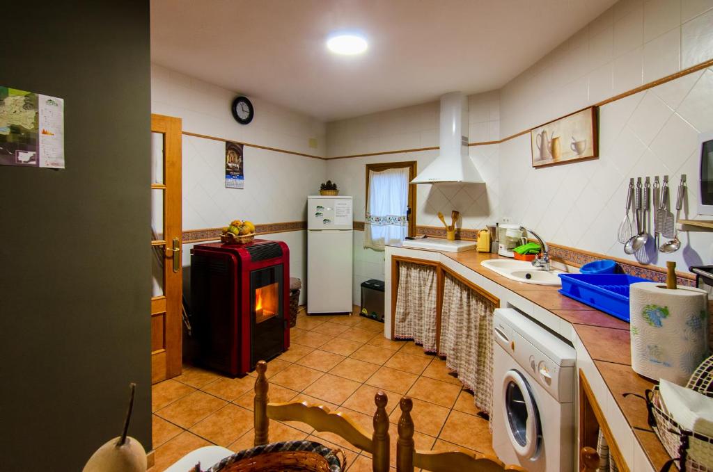 A kitchen or kitchenette at Casa Rural Las 6 Hermanas