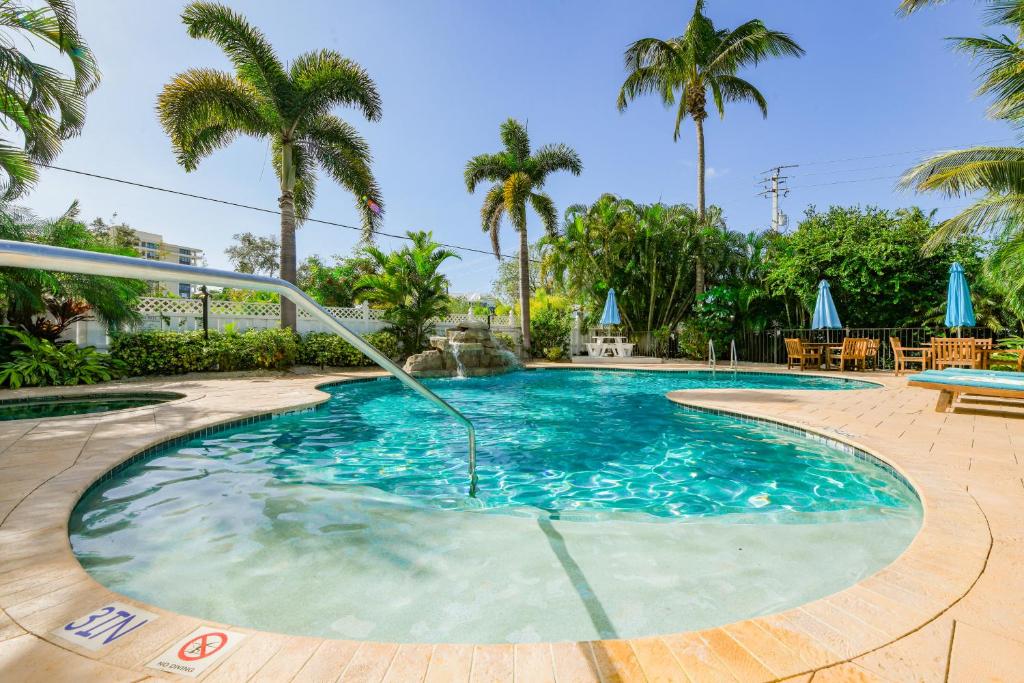 Tropical Breeze main image 0