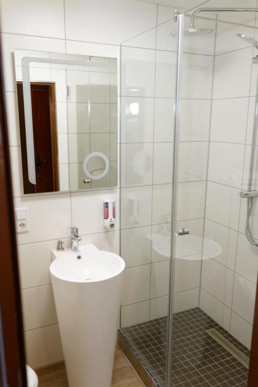 Hotel Restaurant Rodizio Paderborn - Habitación Doble Con Baño Privado