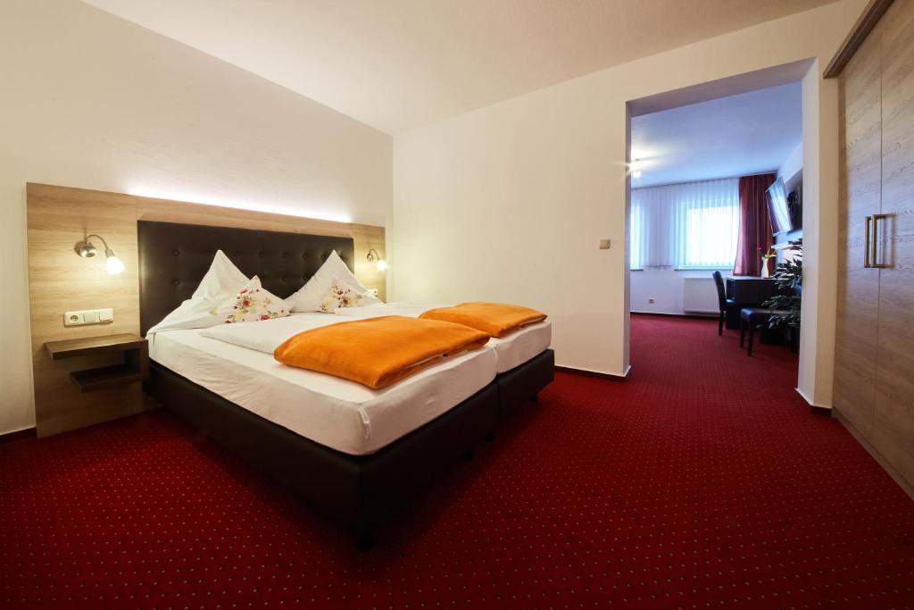 Postel nebo postele na pokoji v ubytování Hotel Schoos