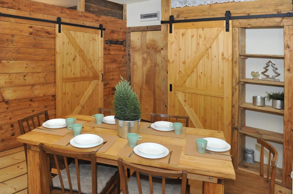 a wooden dining room with a table and chairs at Apartament Dobry klimat in Miedzygorze