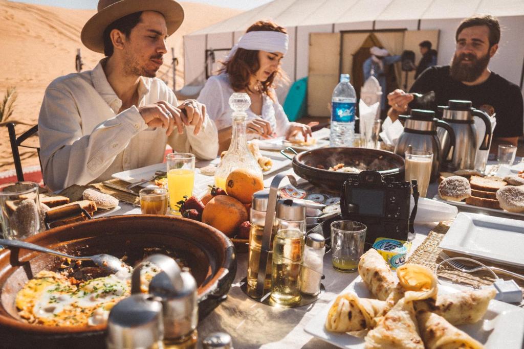 Jídlo v luxury tent nebo okolí