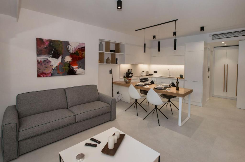 Acropolis Golden Suites by GHH - 9