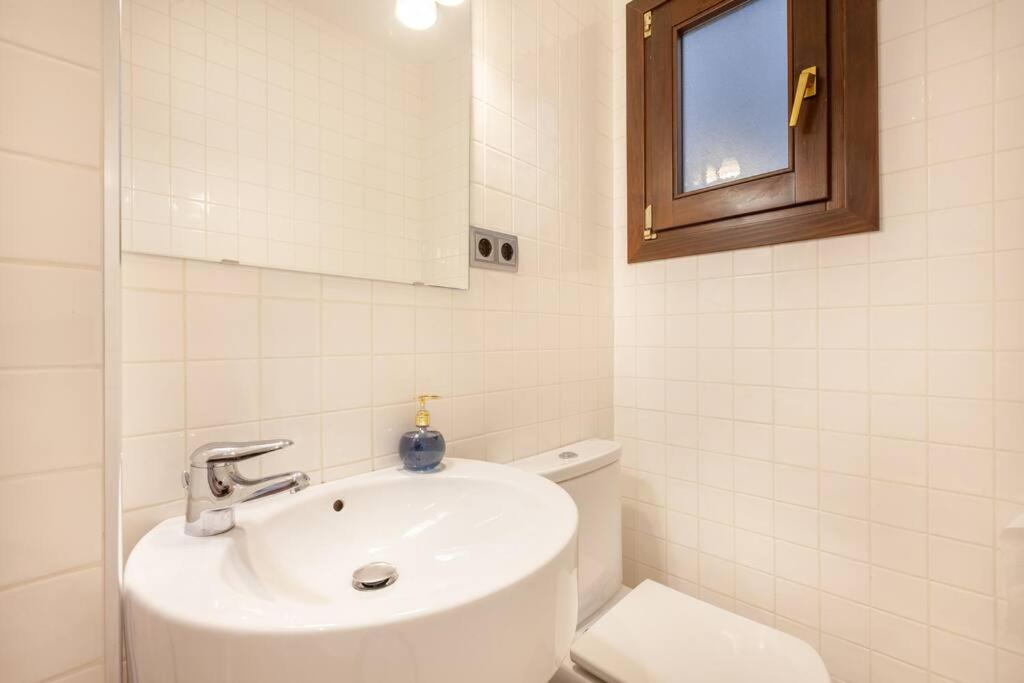 Kúpeľňa v ubytovaní Beautiful Apartment in Abat Street by Batuecas